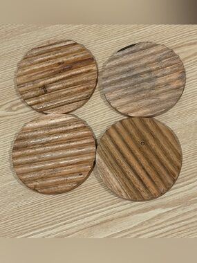 Set of 4 Round Ribbed Wooden Coasters - Natural Brown
